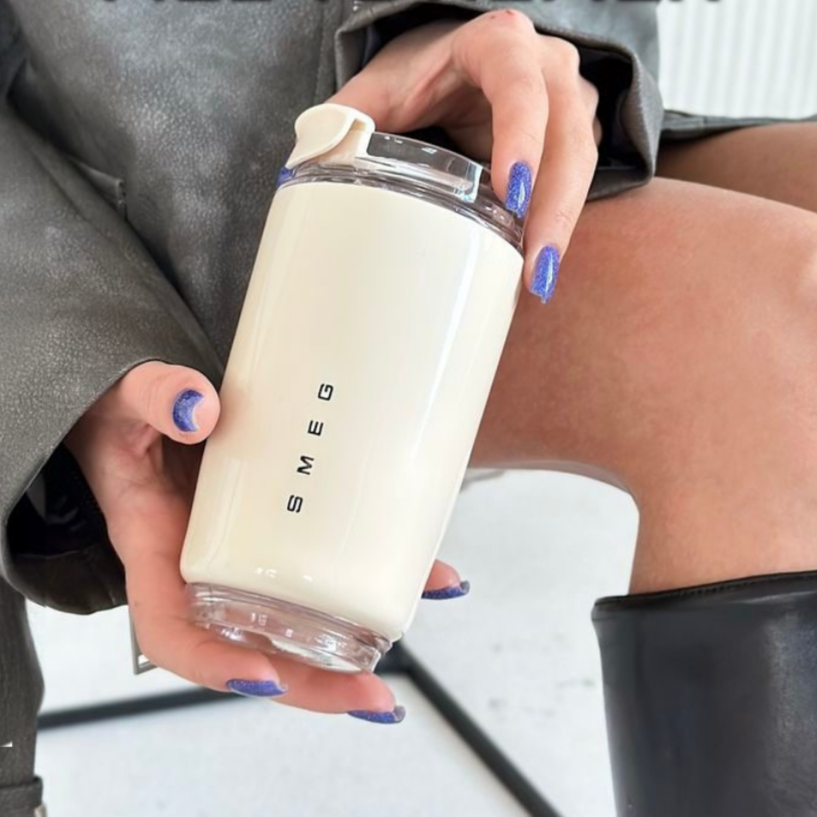 LuxeTherm Eleganter Reisebecher | Stilvolle und langlebige Thermoskanne für heiße und kalte Getränke